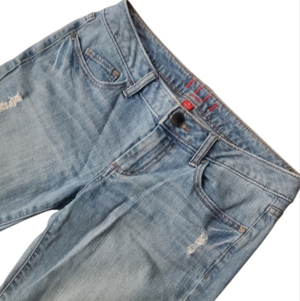 Elle Straight-leg Light Wash Jeans - Picture 7 of 7